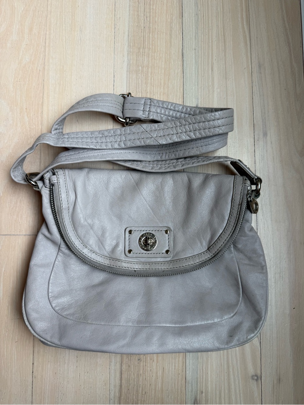 Marc by Marc Jacobs Pale Gray Leather Shoulder Bag with Turn-Lock